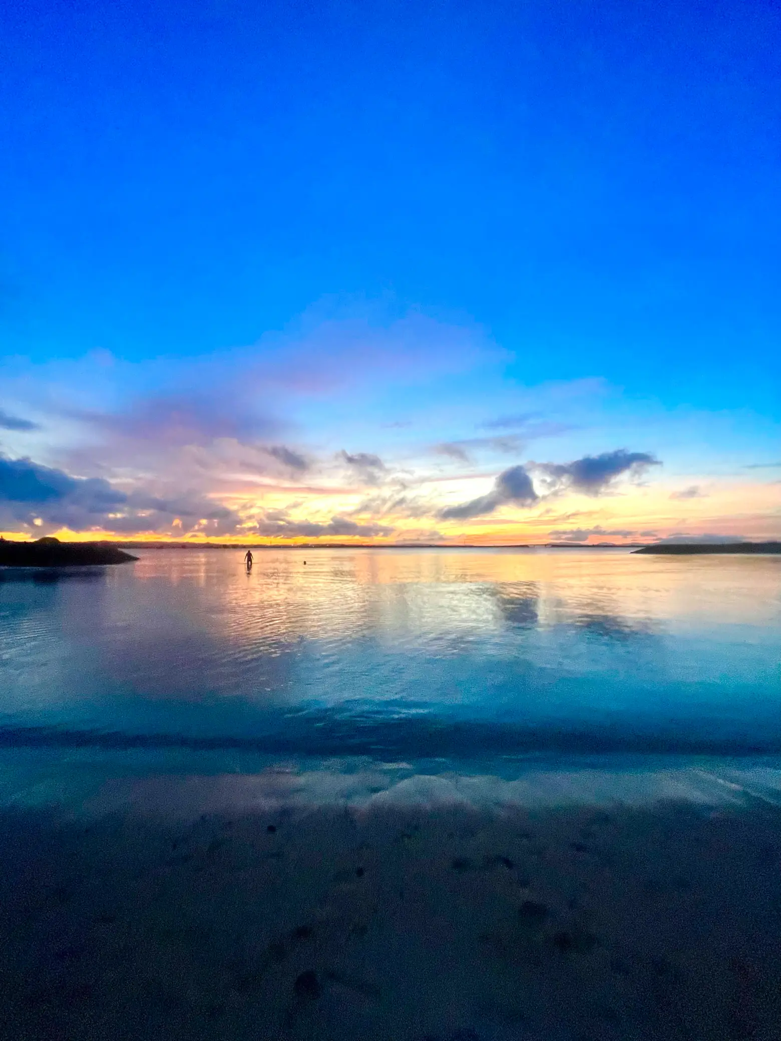 排気筒 夕焼けに照らされた沖縄の海 | wasser-bau.com