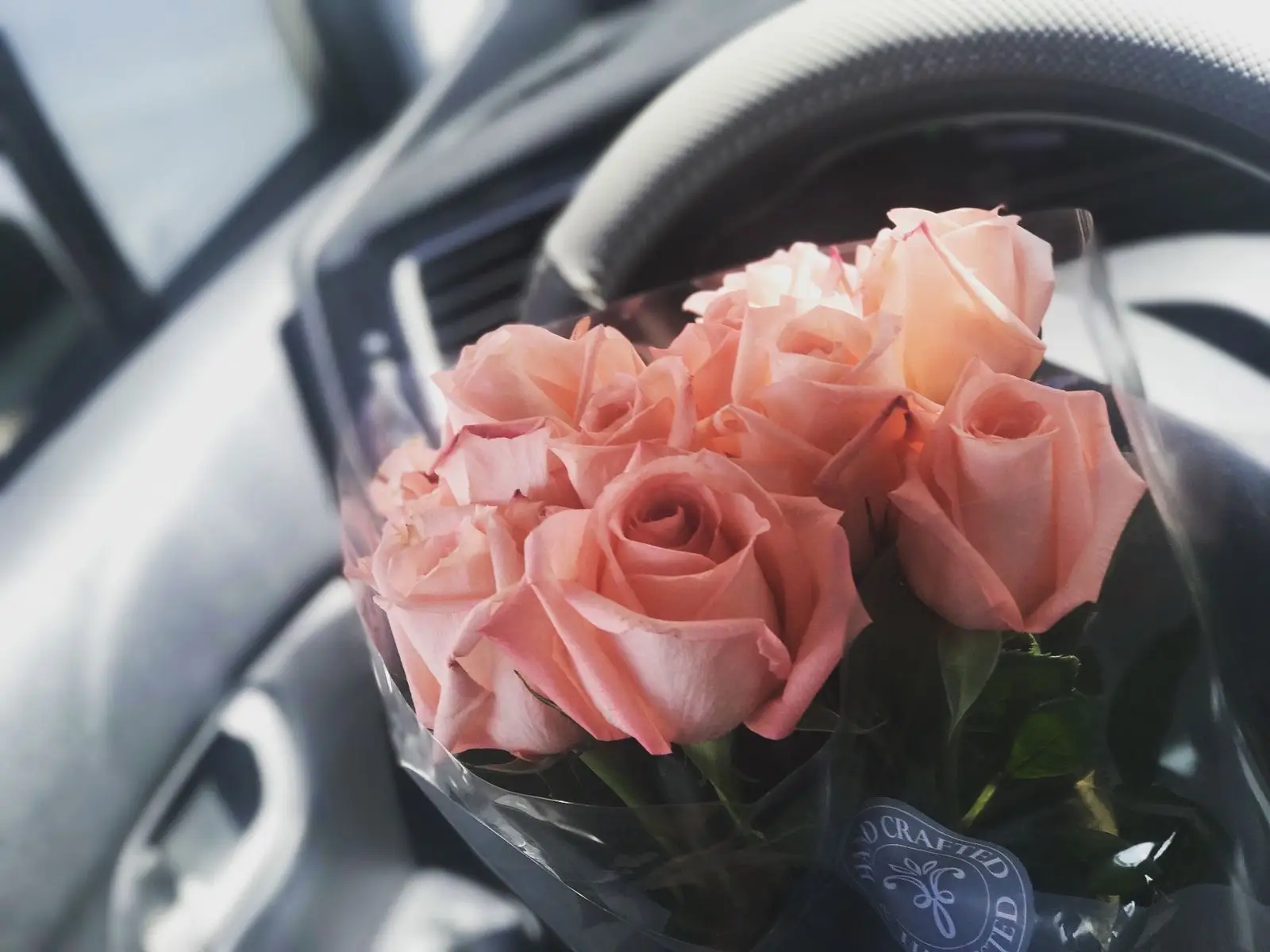 Te mereces todas las rosas del mundo 💐 • Louis Vuitton ramo