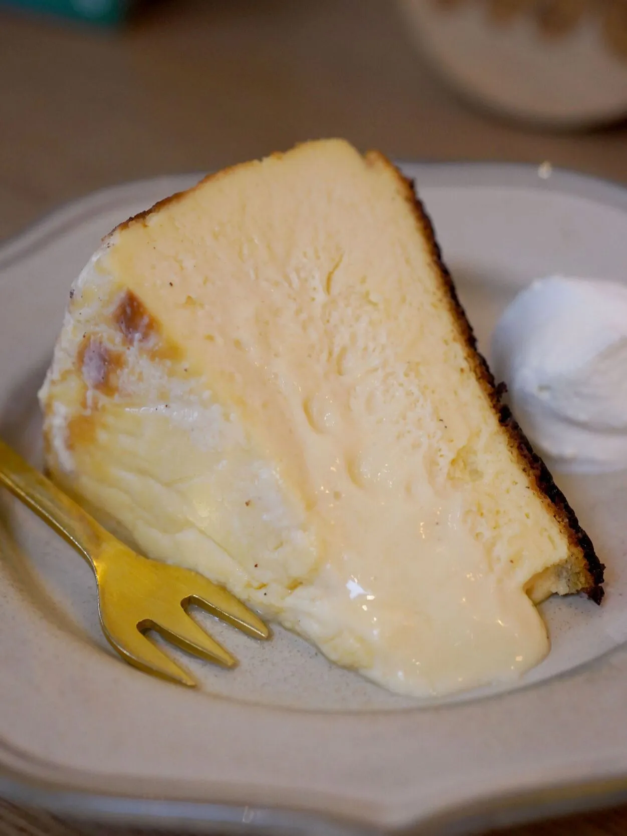 【東京日本橋】とろとろの感動のバスクチーズケーキ! | よっしー関西カフェが投稿したフォトブック | Lemon8