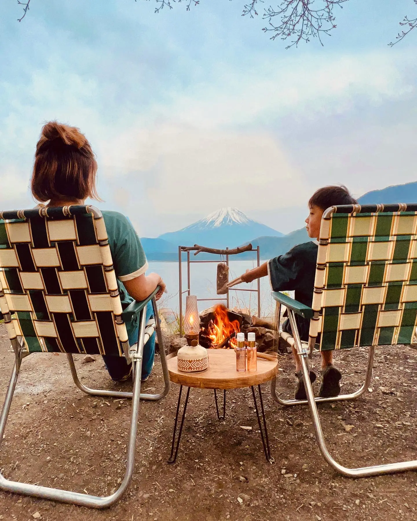 直火で焚き火🔥絶景🗻富士山を見ながら焚き火を堪能 | jenny.h.campが投稿したフォトブック | Lemon8