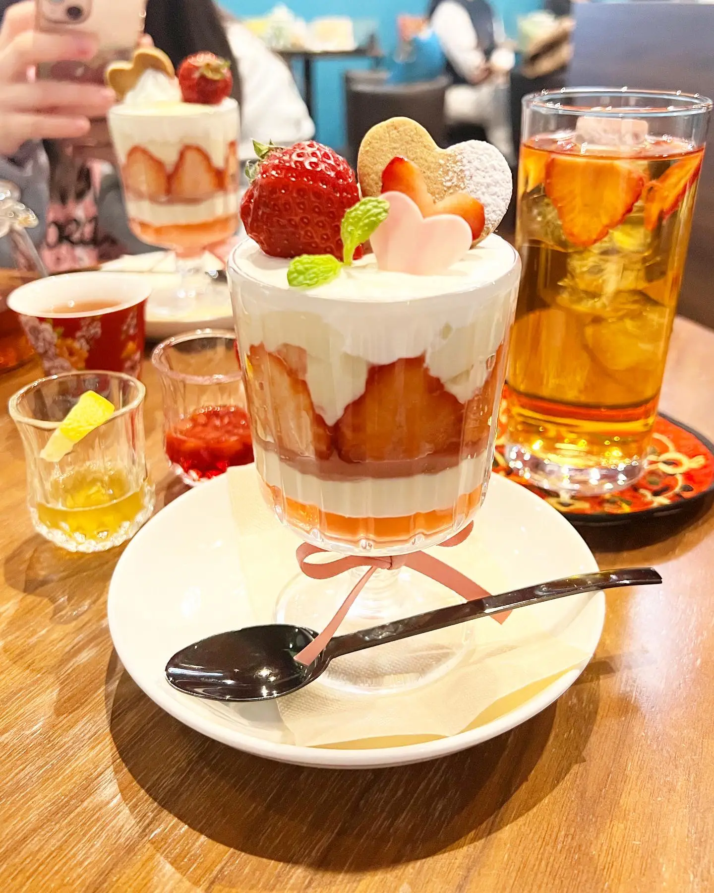 春らしい可愛いいちごパフェ | あゆ🍓福岡カフェとグルメが投稿した