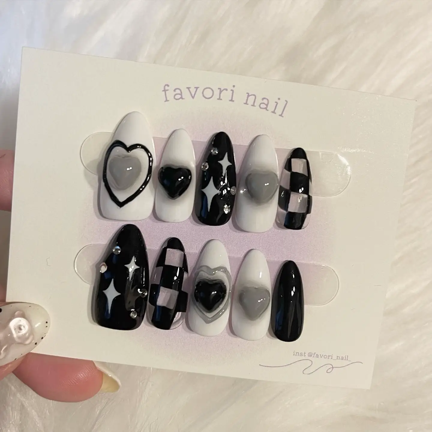 モノクロネイルチップ特集 | favori nailが投稿したフォトブック | Lemon8