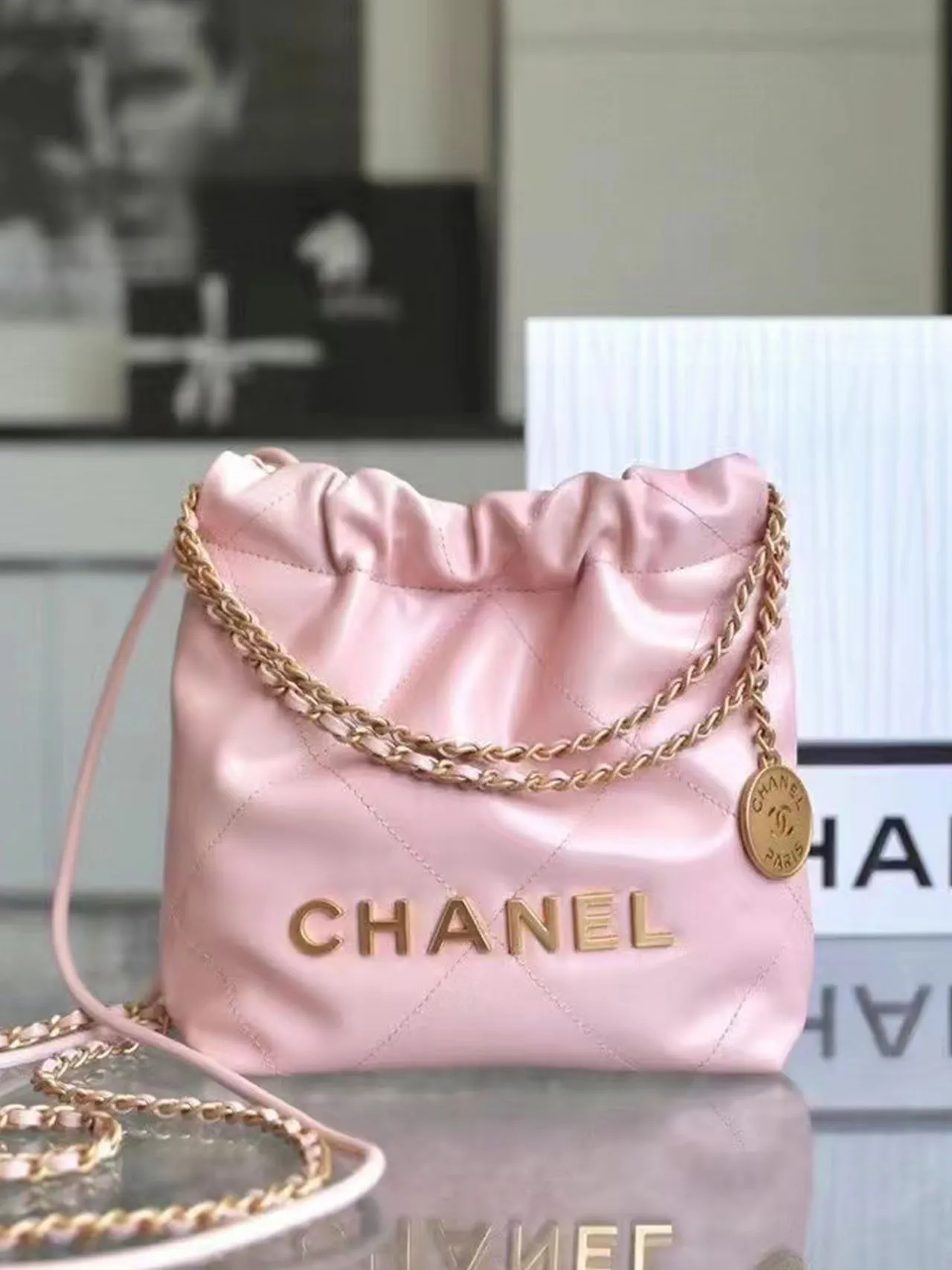 Chanel 22 Bag Review, Chanel's New Style Is Equal Parts Modern and  Timeless
