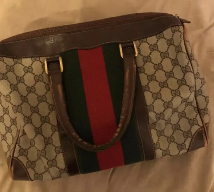 What's in my BURBERRY BOSTON BAG! #whatsinmybag 