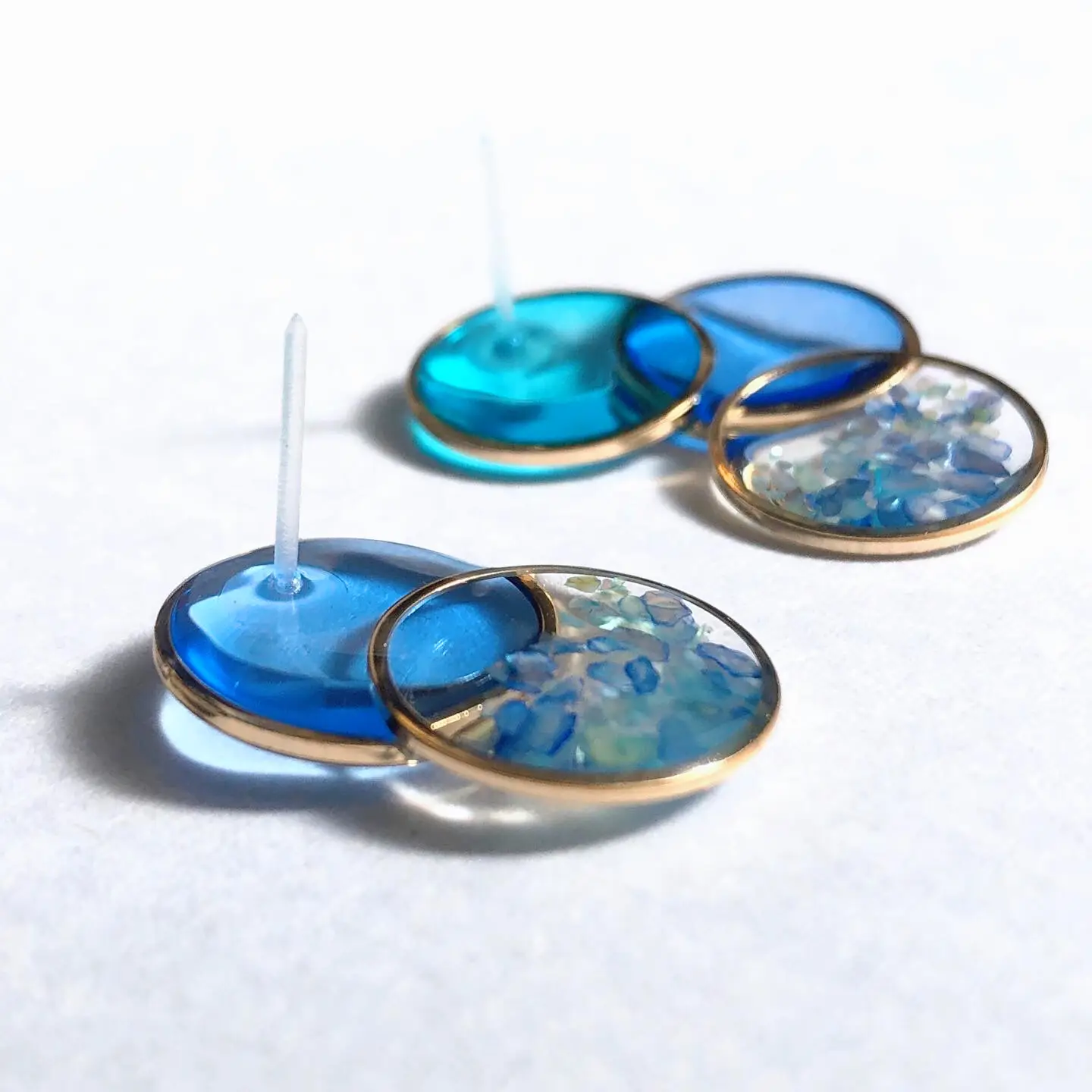 夏にぴったり！透明感抜群ブルーピアス | こまち | アクセサリー屋さん 