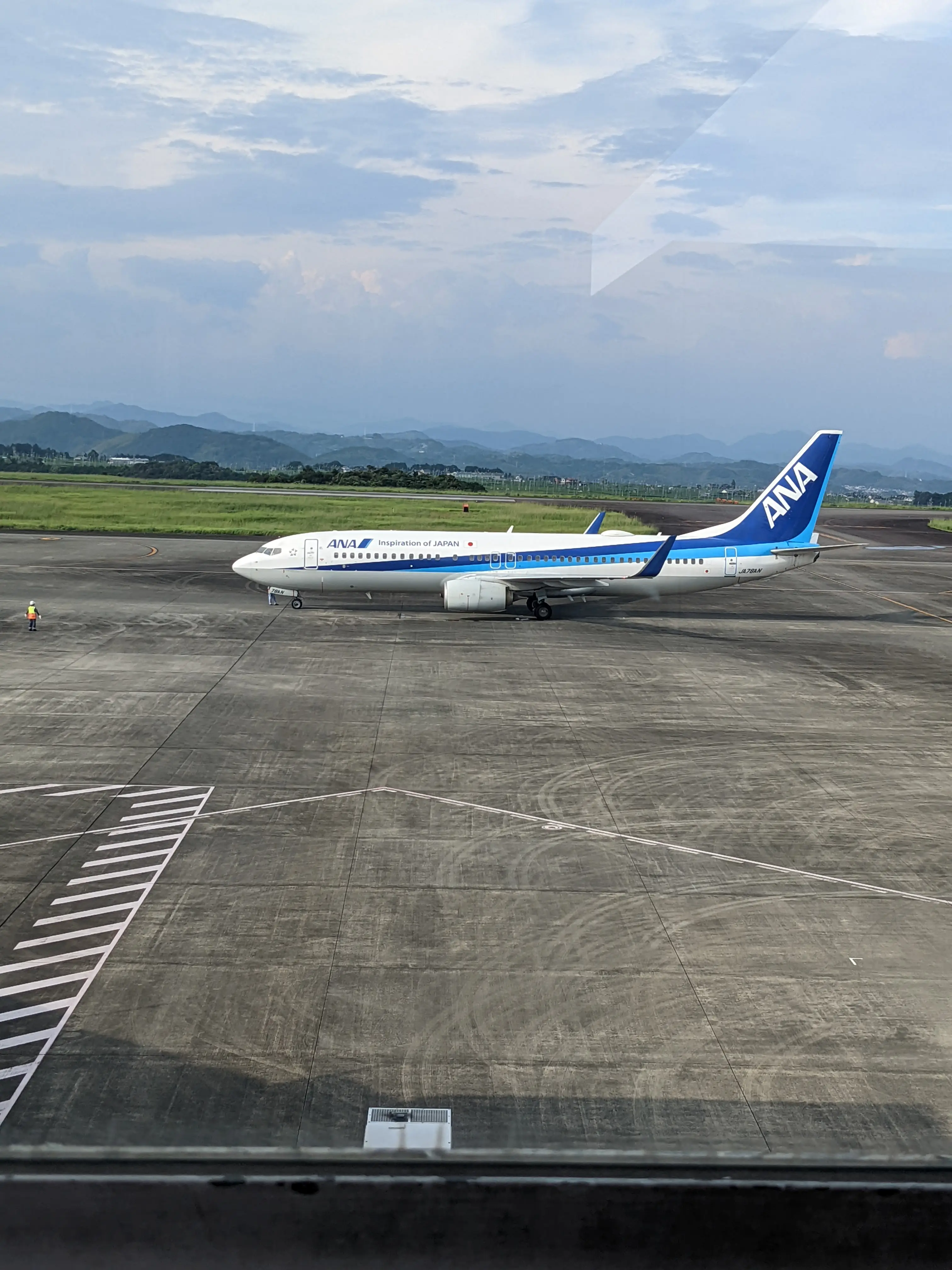 只今3時です。孫と１時間だけ飛行機を見に来ました。№2 | やまだえいこが投稿したフォトブック | Lemon8