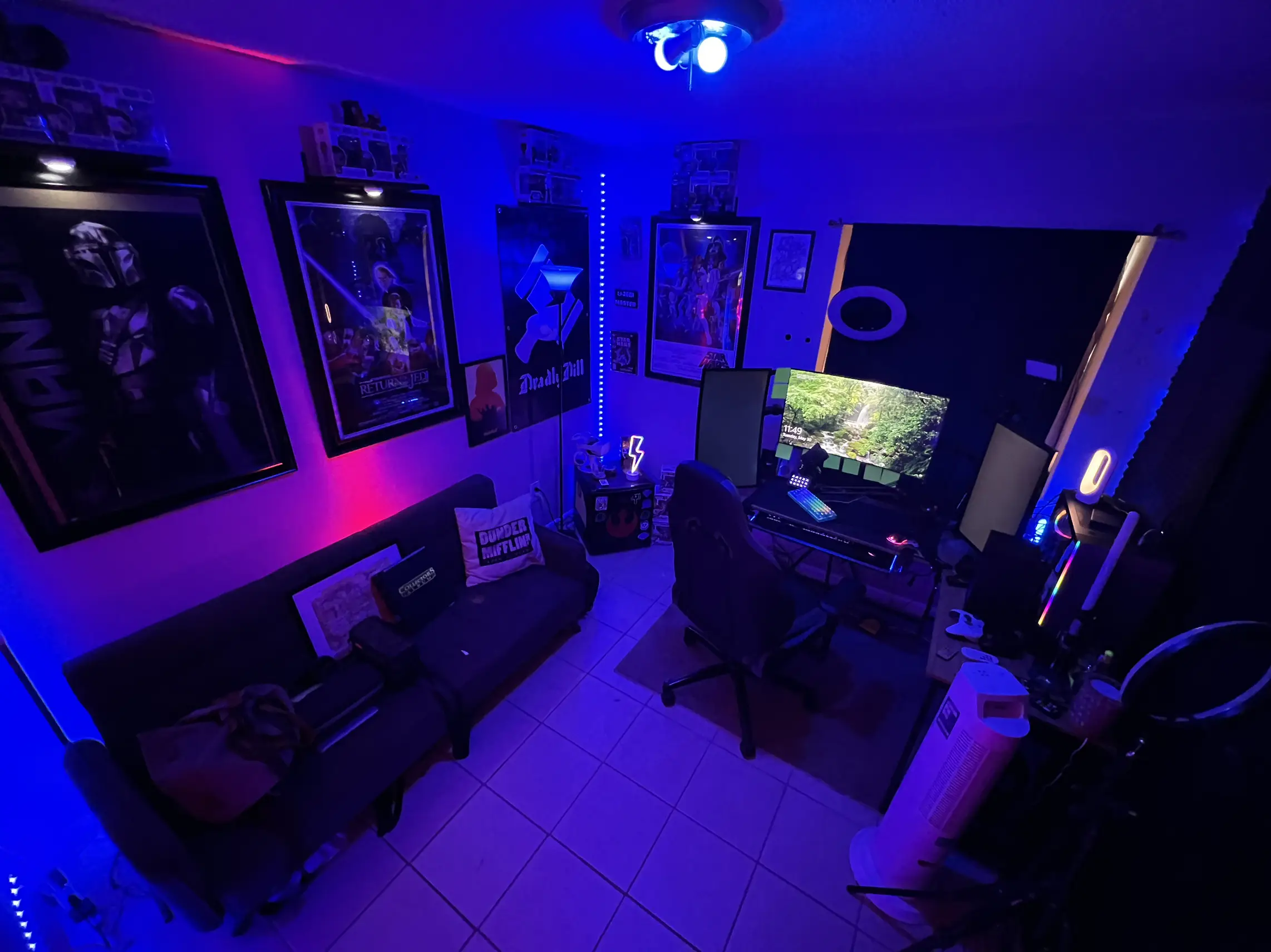 What a cool gaming setup idea 💖✨  Game room design, Gaming room setup,  Game room decor