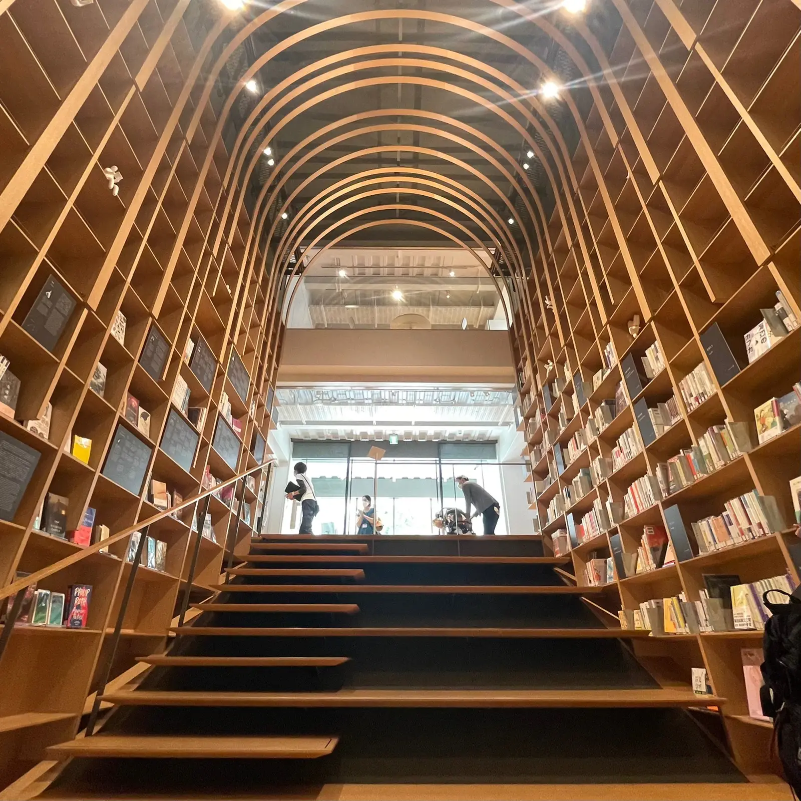 Kuma Kengo builds tunnel into Murakami Haruki wonderland