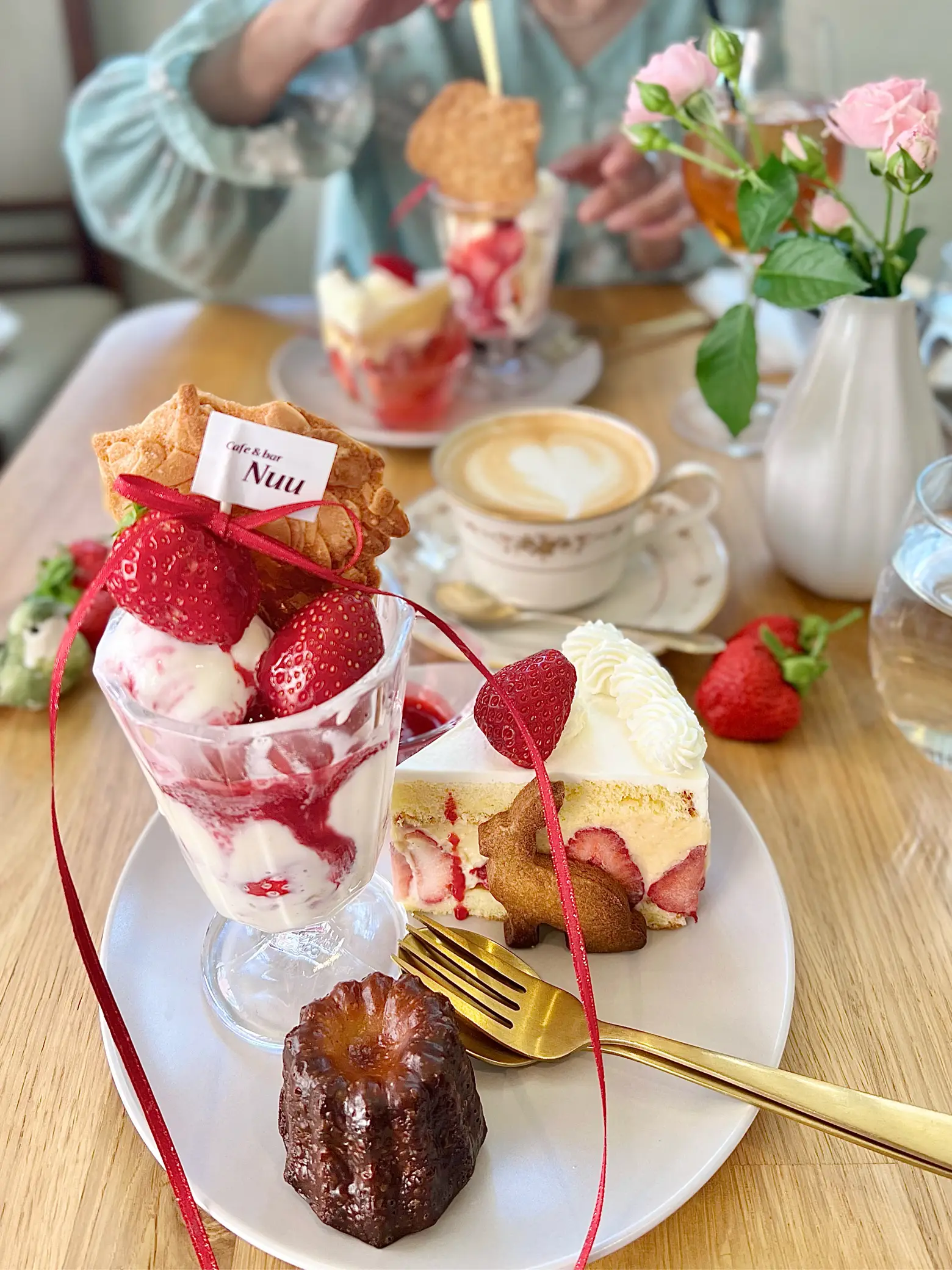 いちごのスイーツプレート🍓うさぎのクッキーが可愛い