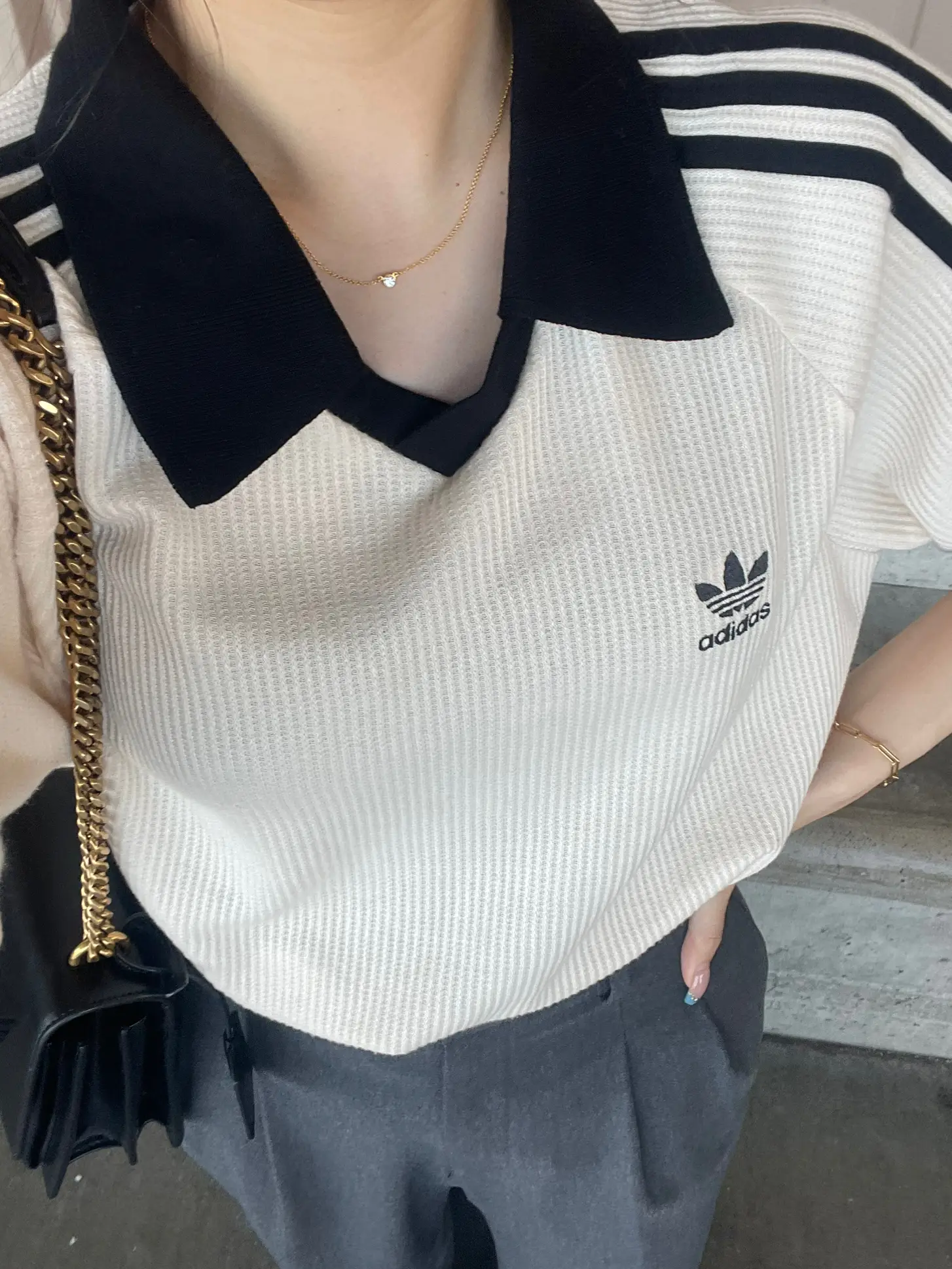 Adidasポロシャツがかわいすぎる💡ゆるコーデがすき！ | Momoが投稿