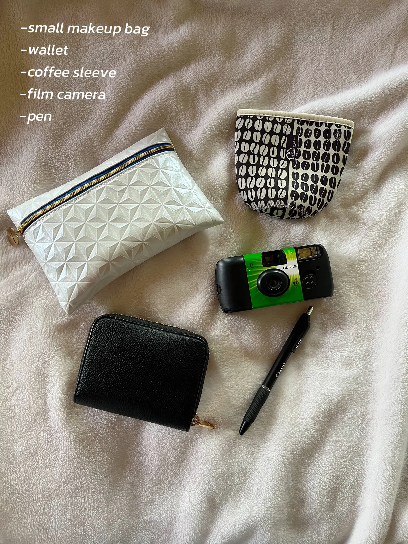 WHATS IN MY BAG, Gallery posted by Caitlin