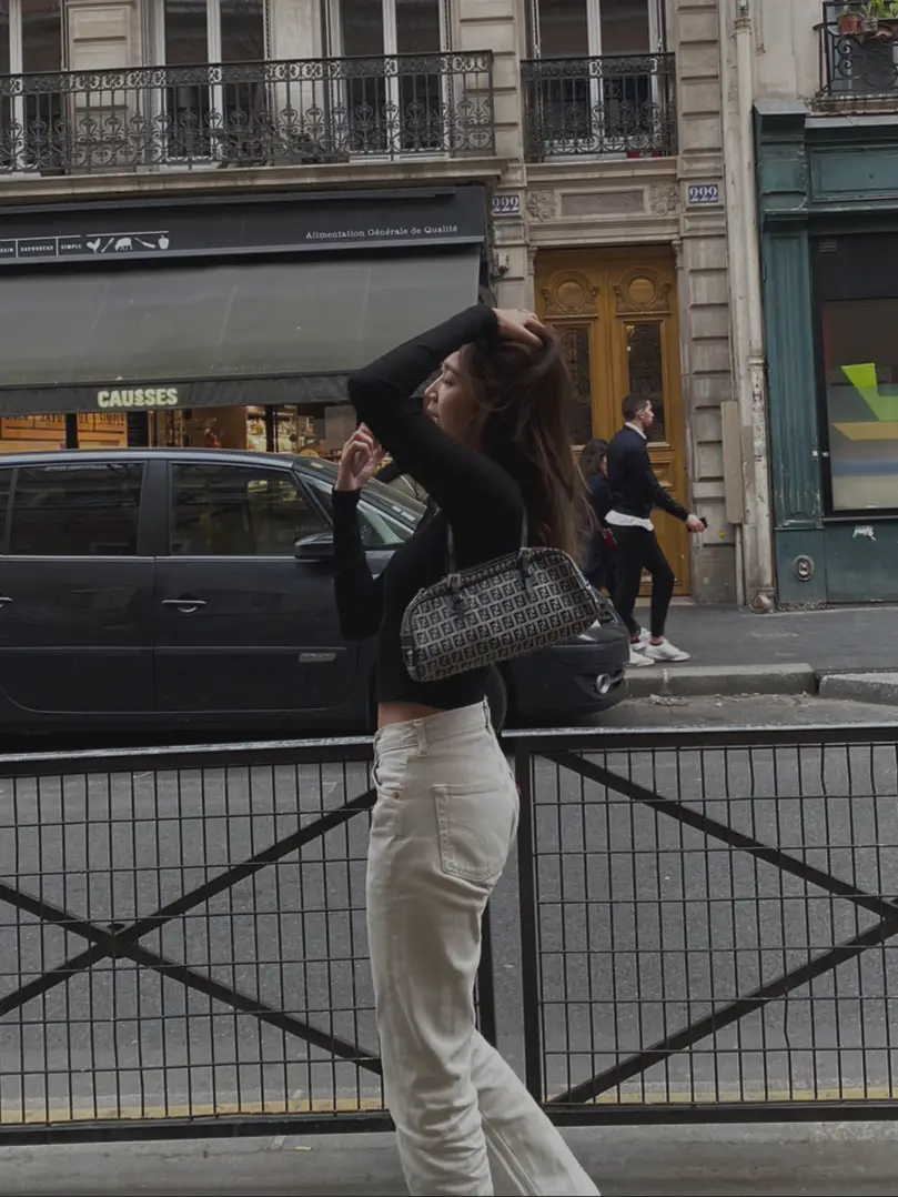 Baguette bag 2025 street style