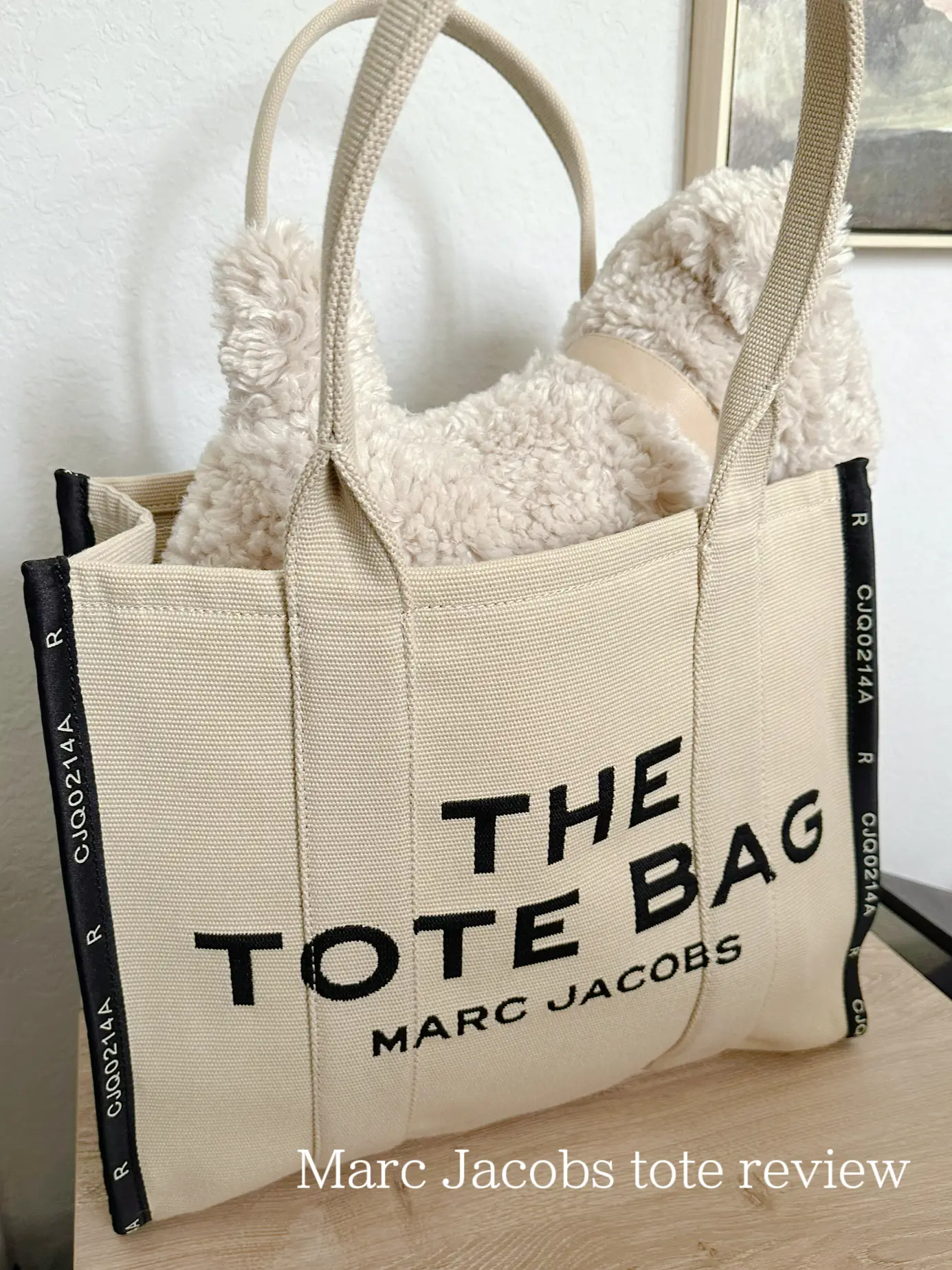 Marc Jacobs Tote Bag Review: The 'It Girl' Bag On Every Girl's Radar - Haul  of Fame