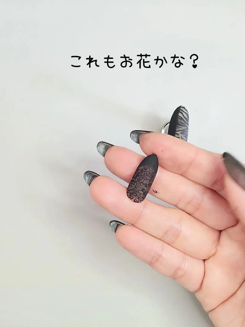 ブラックネイル、他の柄もやったよー💅✨ | みーたが投稿したフォト