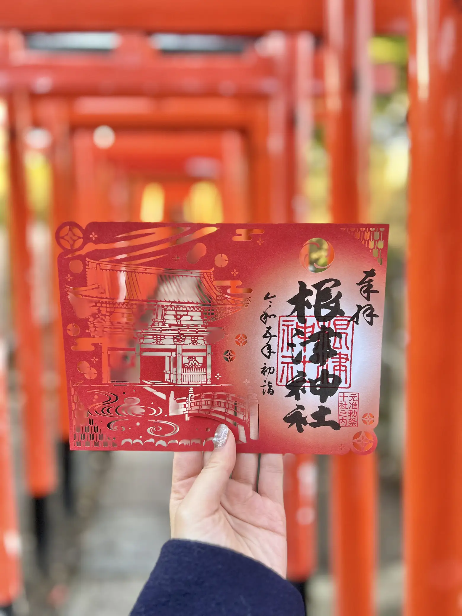 ⛩根津神社@東京/根津｜まるで京都旅行に来た気分！千本鳥居がある都内の神社✨ | mokuri⛩全国御朱印ガイドが投稿したフォトブック | Lemon8