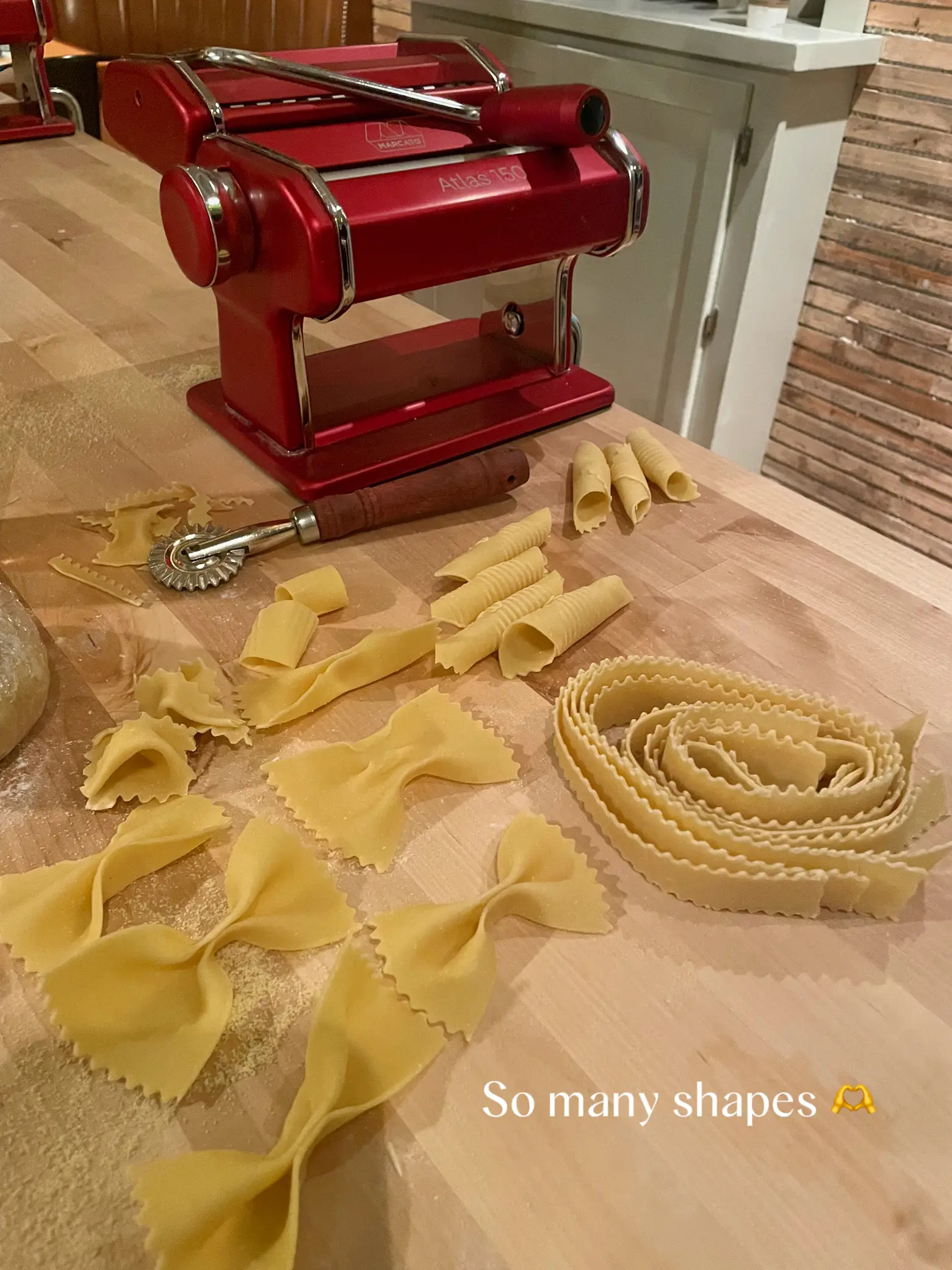 How To Use Marcato Atlas 150 Pasta Machine l Foodie Avenue 