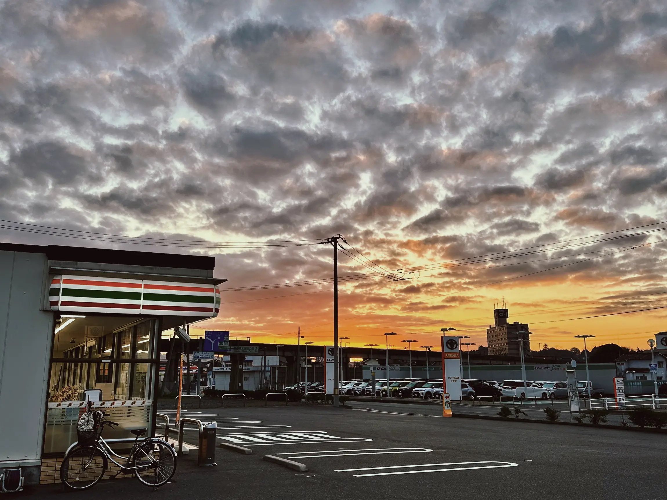 文字コラ 三次 三次元アレンジ衣装でパイパイ仮面に変身! | TikTok