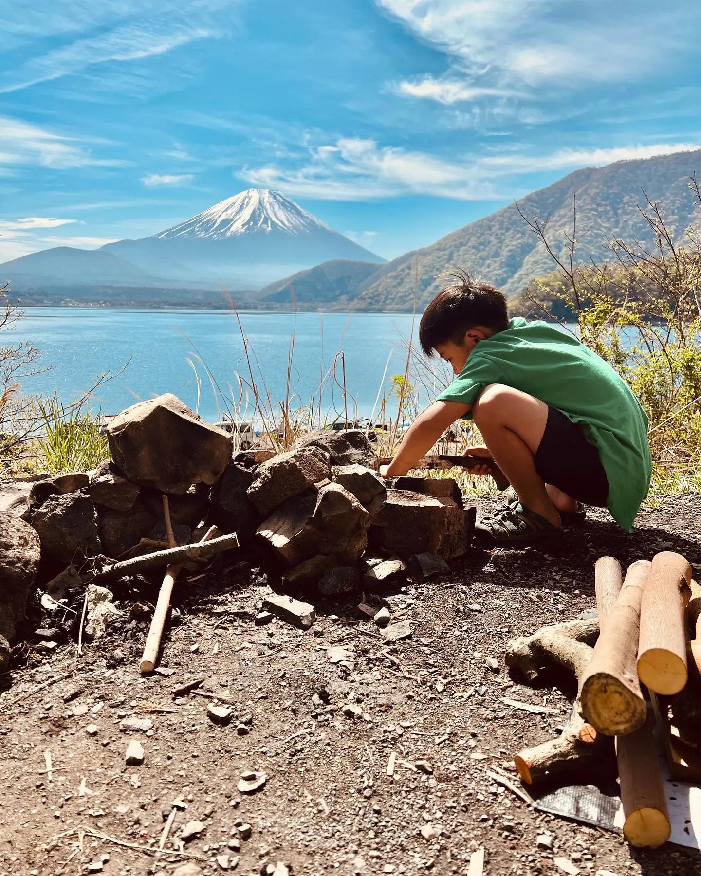 直火で焚き火🔥絶景🗻富士山を見ながら焚き火を堪能 | jenny.h.campが投稿したフォトブック | Lemon8