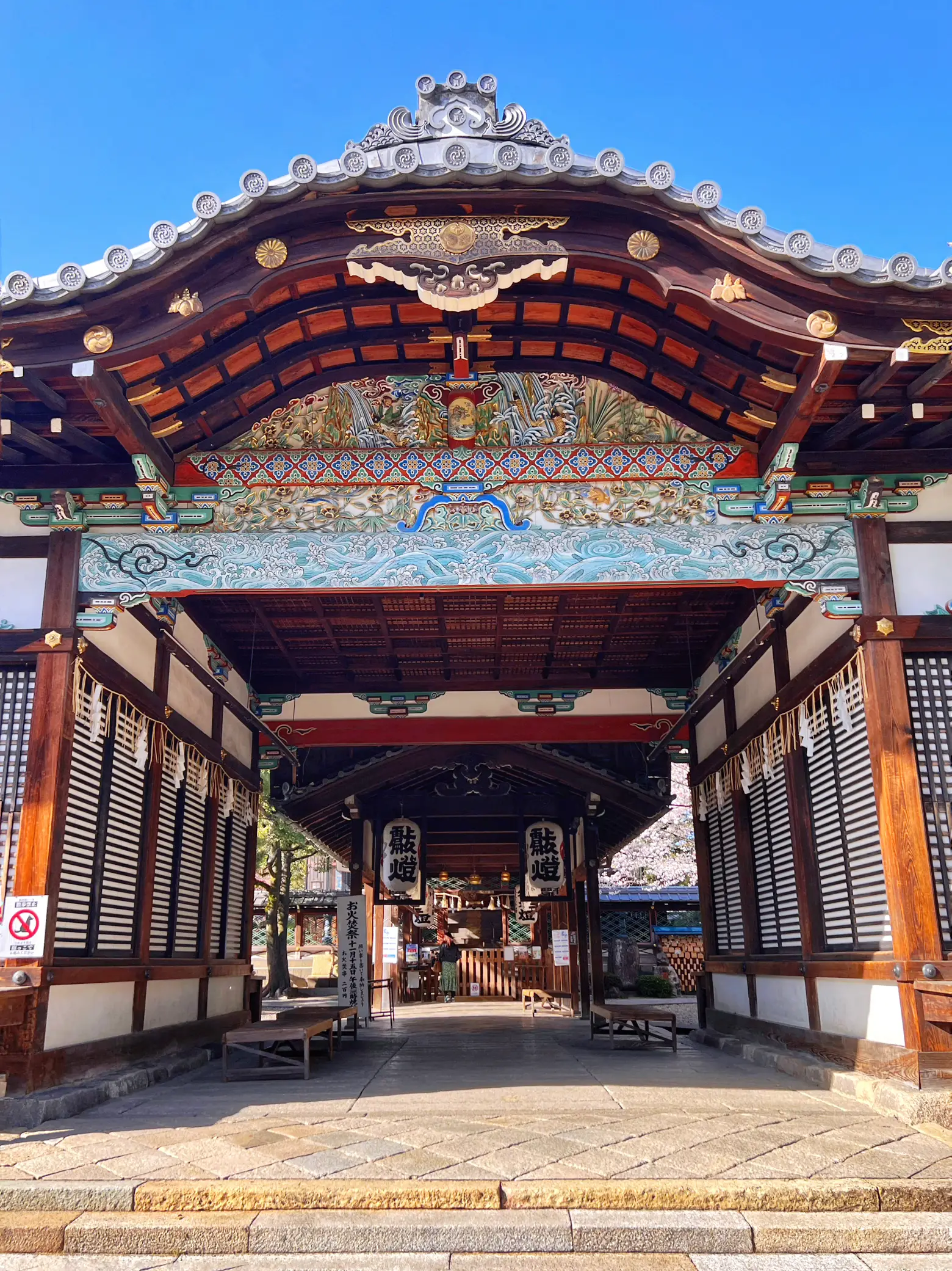 京都】御香宮神社✨京都の伏見七名水の1つ御香水が湧き名水百選にも認定された神社✨ | merufeeが投稿したフォトブック | Lemon8