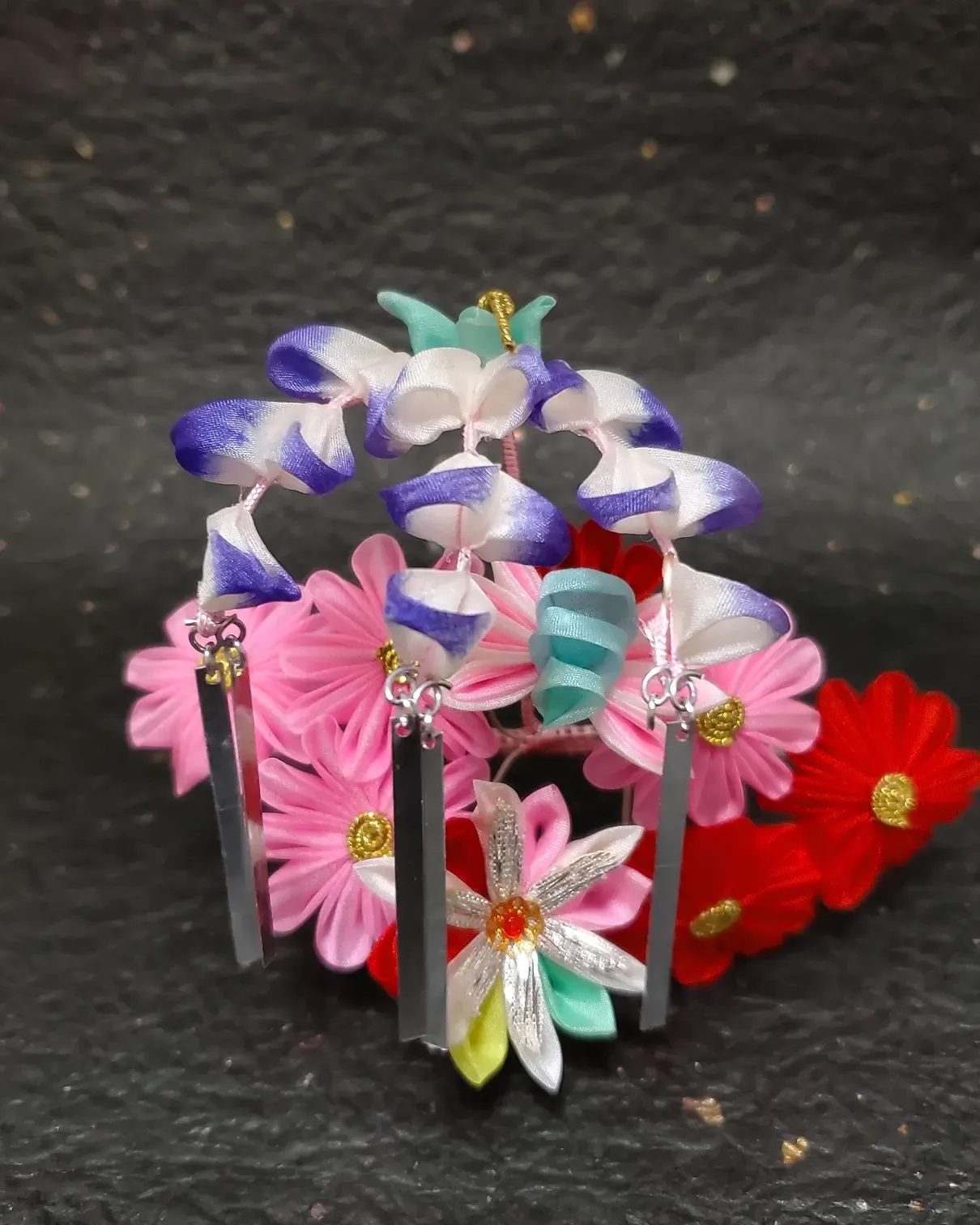 Antique Flower Kanzashi | Gallery posted by アトリエ和加葉 | Lemon8