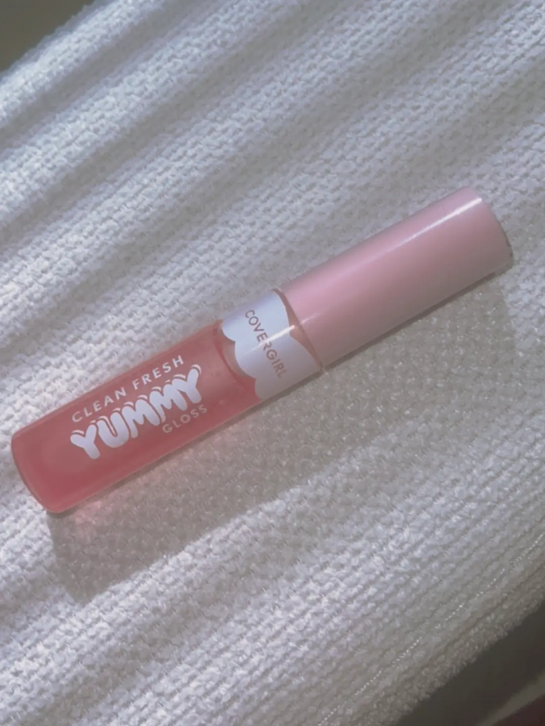 YUMMY Lips Holographic Sticker — YUMMY
