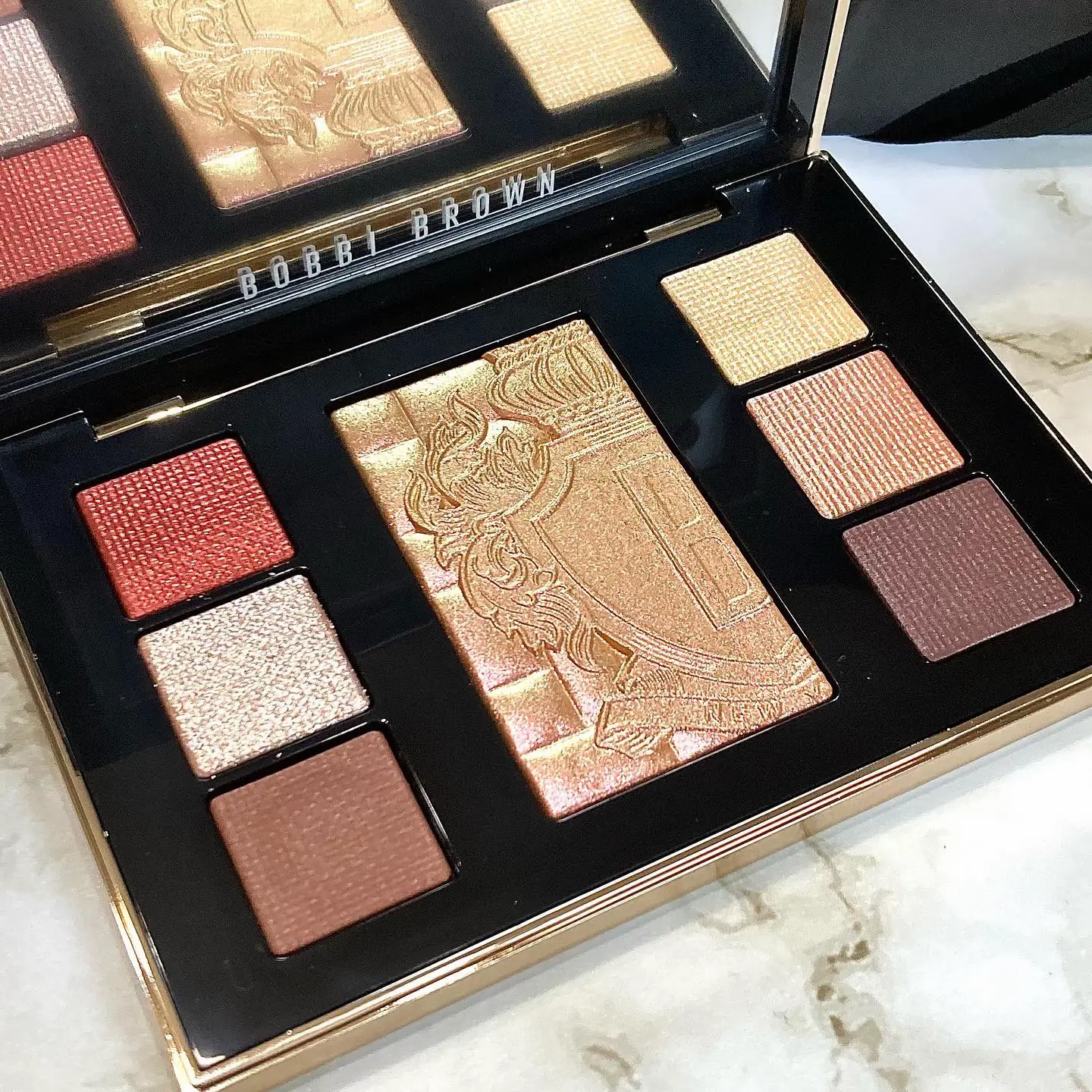 BOBBI BROWN LUX EYE & CHEEK PALETTE IN CANDESCENT GLOW | Gallery