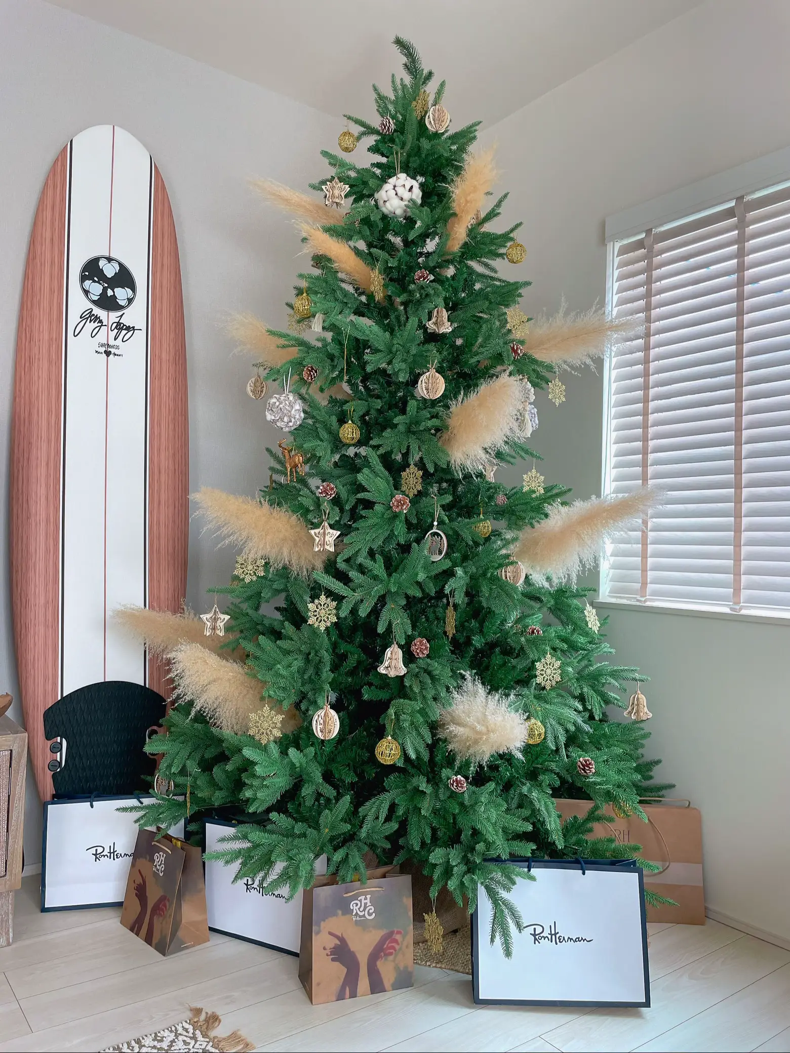 我が家の超巨大270cmのクリスマスツリーをご紹介🌲🎅🏽 | surf_kanonが