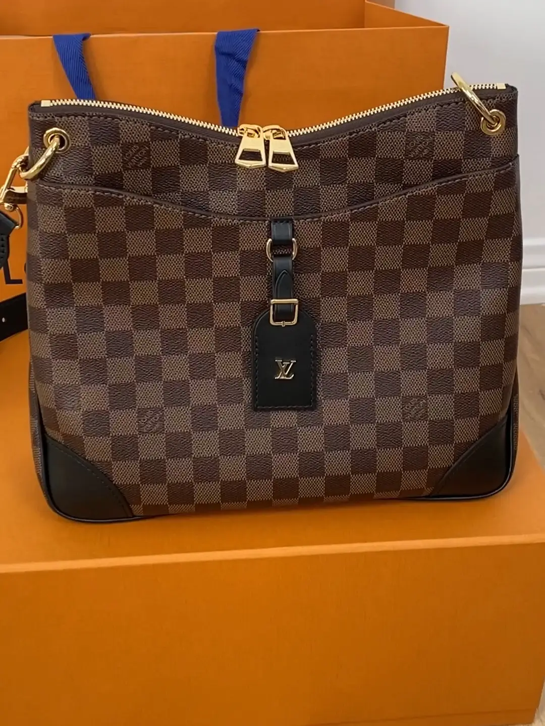 Actually Erica: Louis Vuitton Neverfull MM: Unboxing & What's In My Bag!