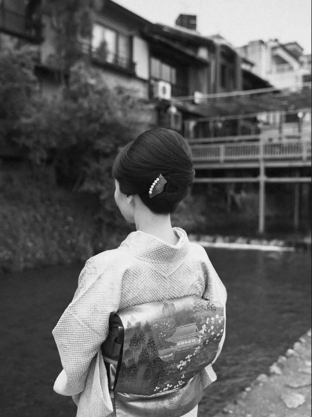 着物👘後ろ姿 きぬたや総絞り訪問着✨金閣寺の袋帯 | mitsuyo122が投稿したフォトブック | Lemon8