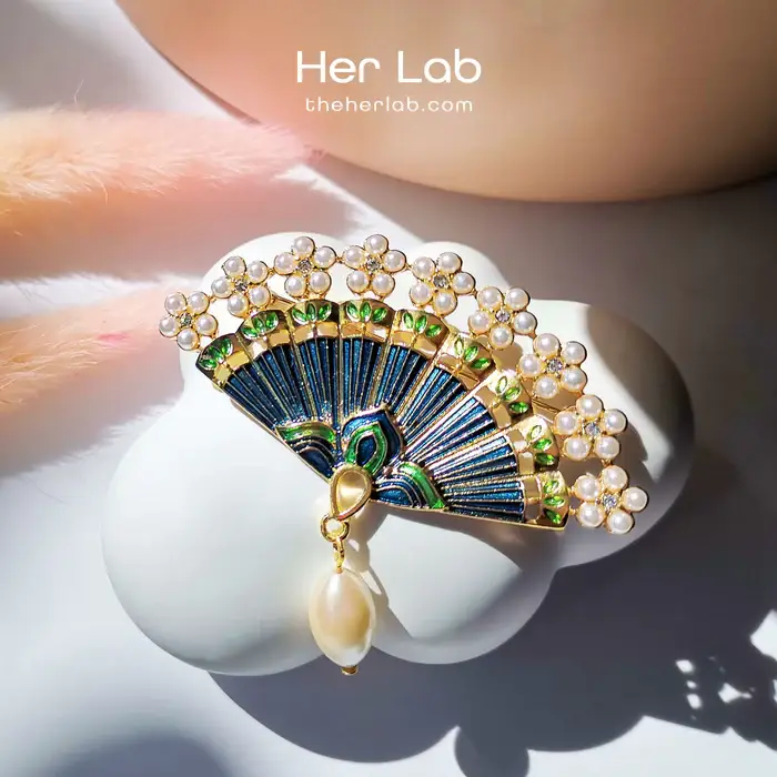 I'm addicted to this pearl fan brooch pin! | Gallery posted by Her