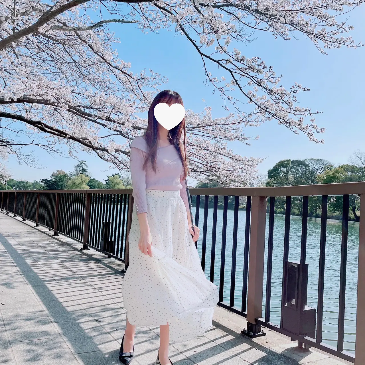 お花見コーデ🌸 白スカートにピンクトップスで桜を意識したコ | ゆは♡が投稿したフォトブック | Lemon8