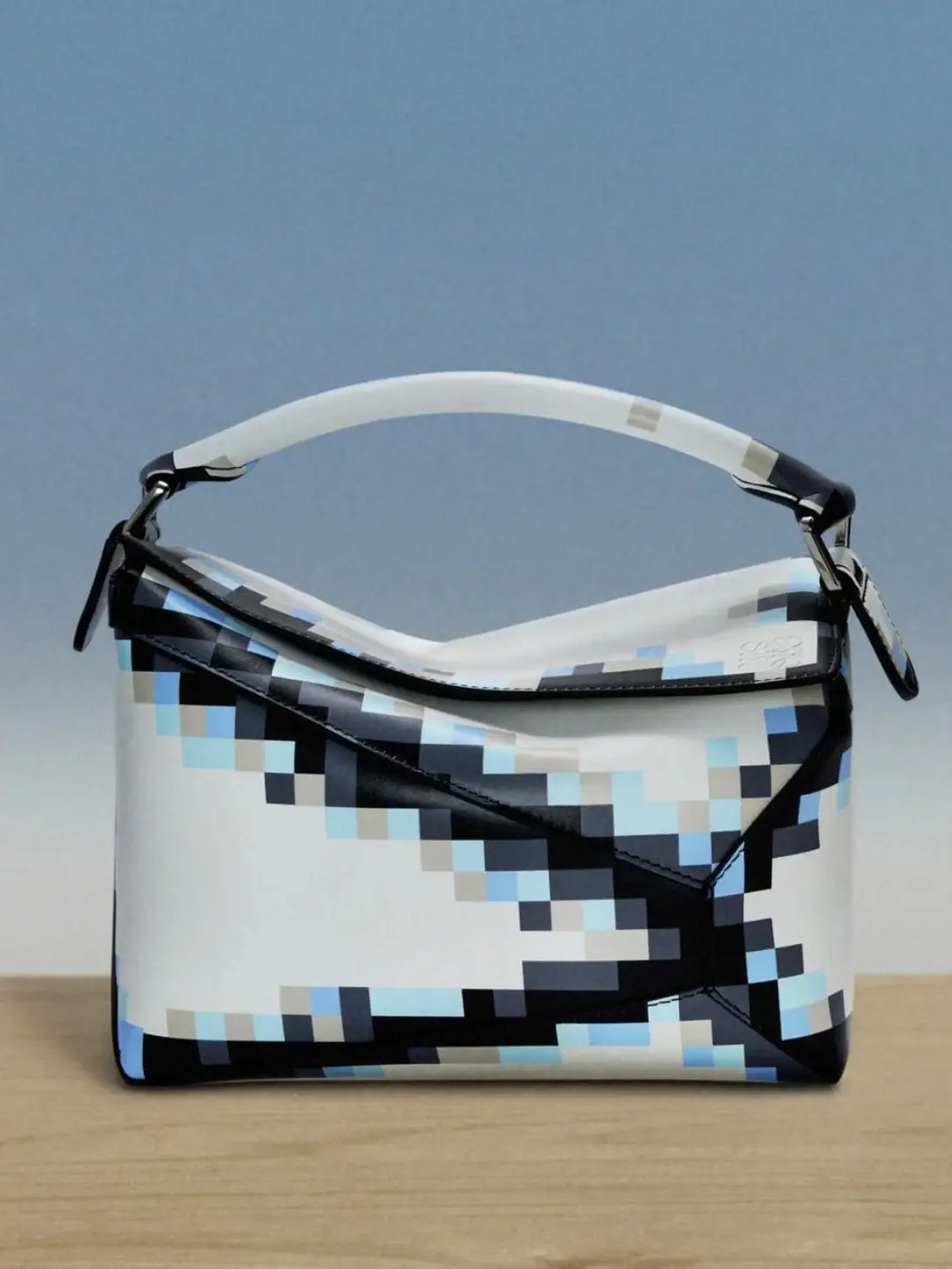 Loewe Pixel Spring 2023 | Gallery posted by Jeannie ✨ | Lemon8