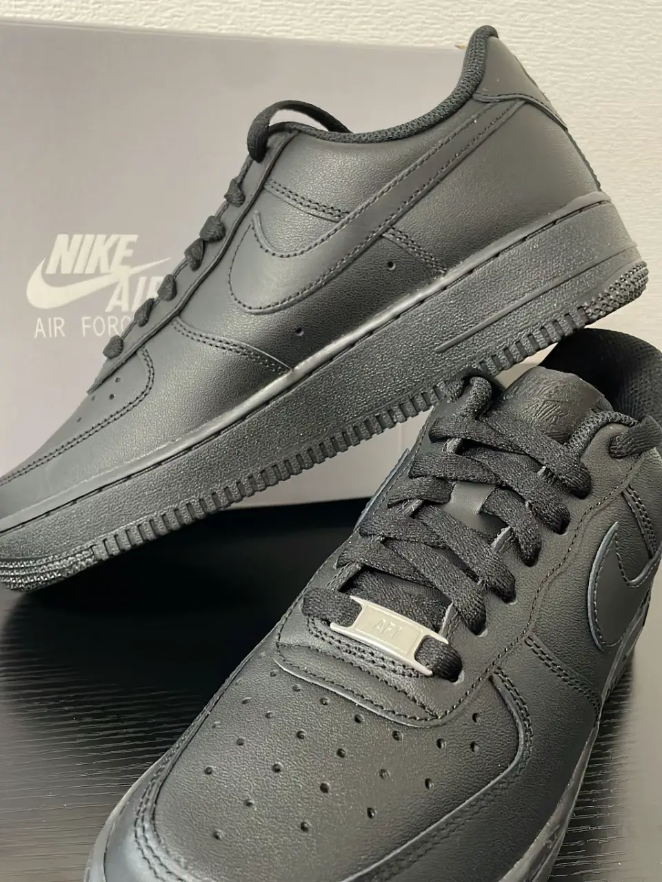 スニーカー デュブレ メタリックブラック AF1 こみ上げ 黒色 ナイキ アクセサリー