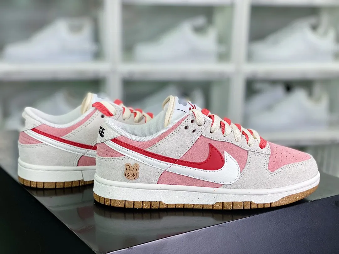 NIKE SB スニーカー グレー/ホワイト/ピンク Nike SB Dunk Low グレー