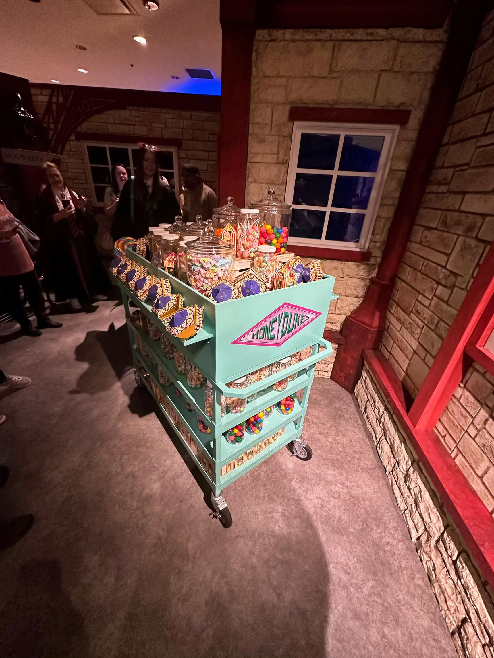 Enjoy Butterbeer & Themed Photo Ops At Lincoln Park's Harry Potter Pop-Up  Bar - Secret Chicago