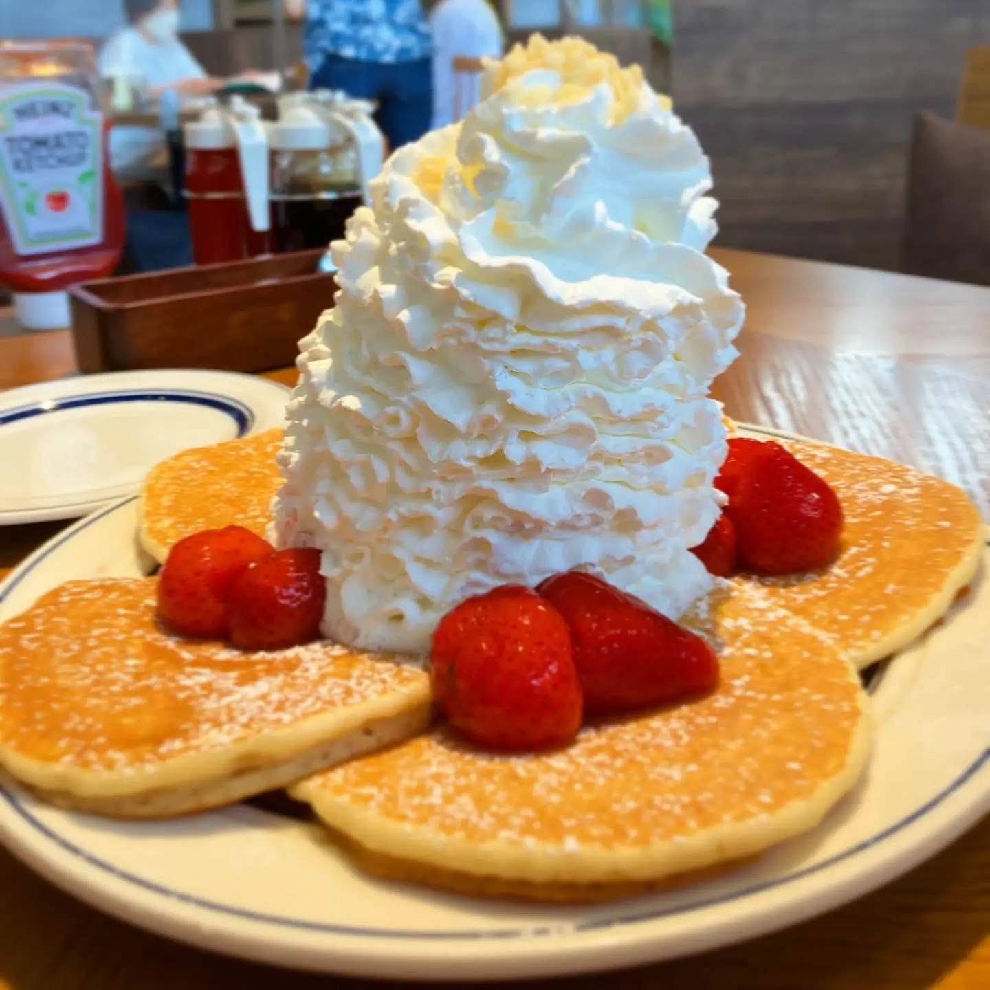 名古屋市】ふわふわ生クリームのパンケーキ🥞 | akemintonが投稿したフォトブック | Lemon8