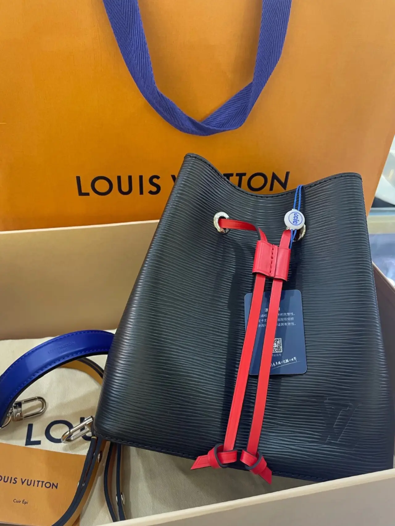 whats in my bag ft. Louis Vuitton Multi Pochette, Gallery posted by  handbags2diefor