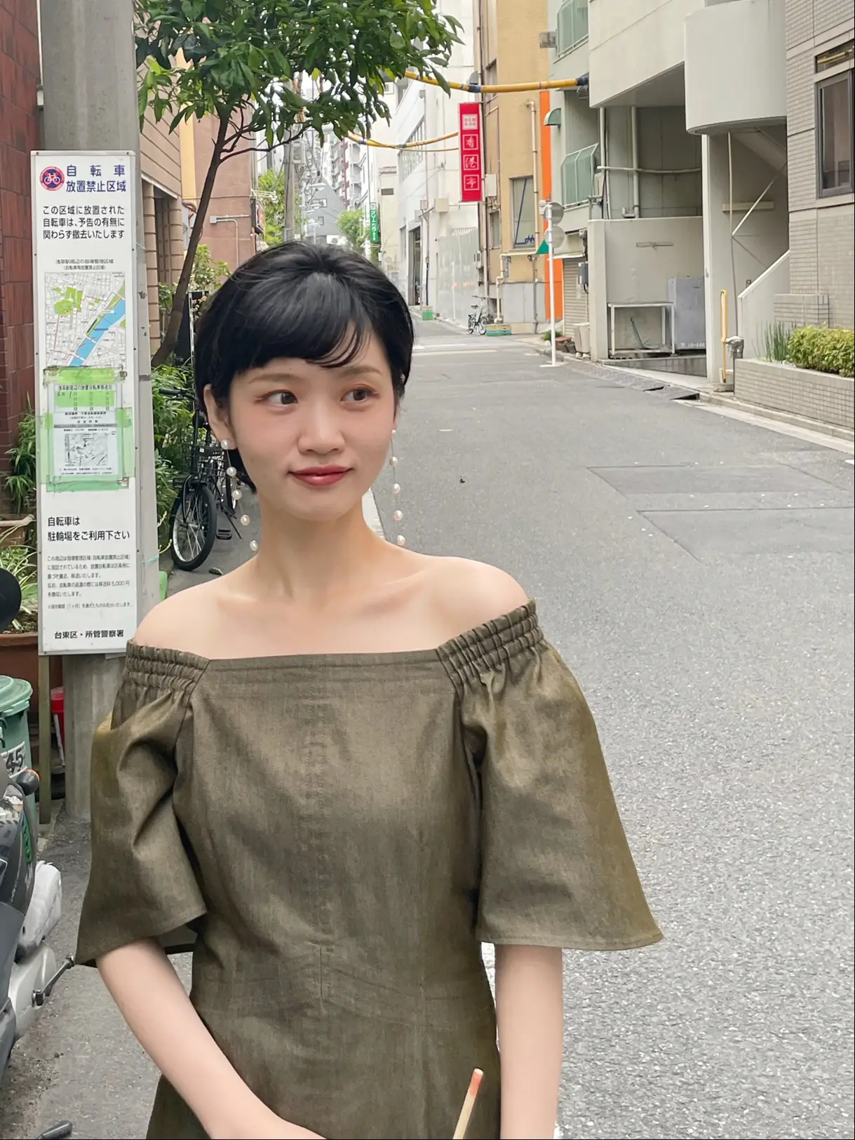 在日中国女子/オフショルデニムワンピースコーデ👗 | 山葵が投稿した