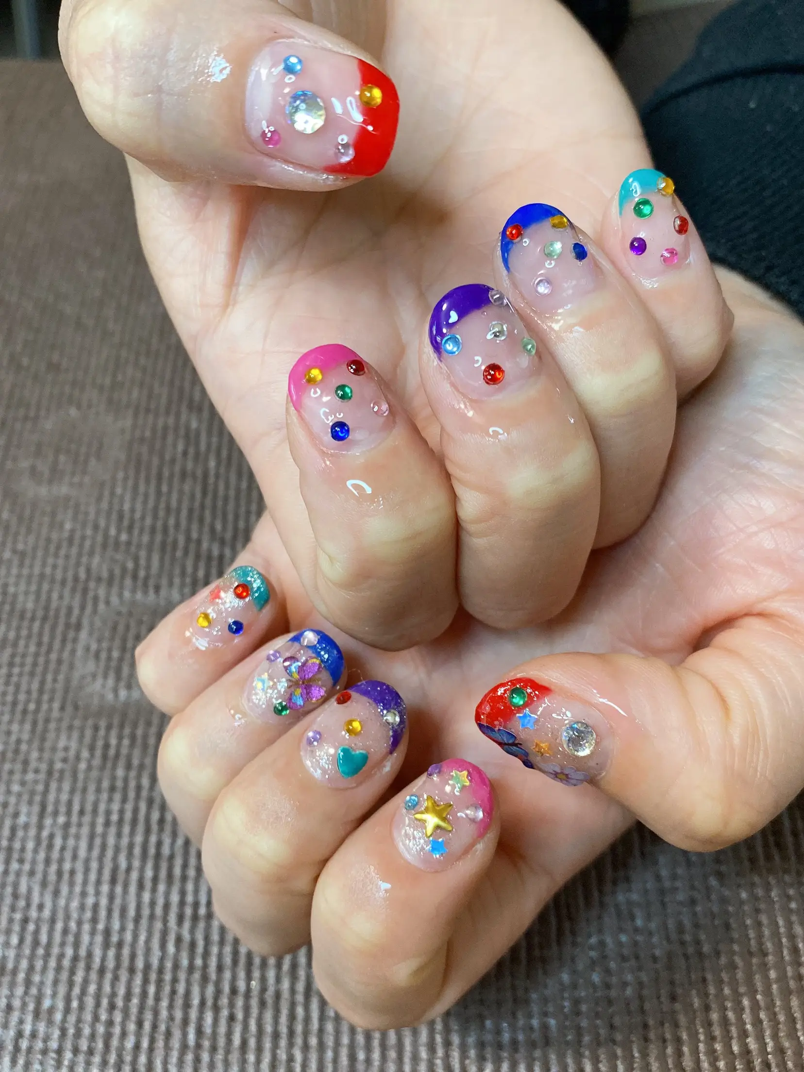 フレンチネイル💅カラフル💅 | riranailが投稿したフォトブック | Lemon8