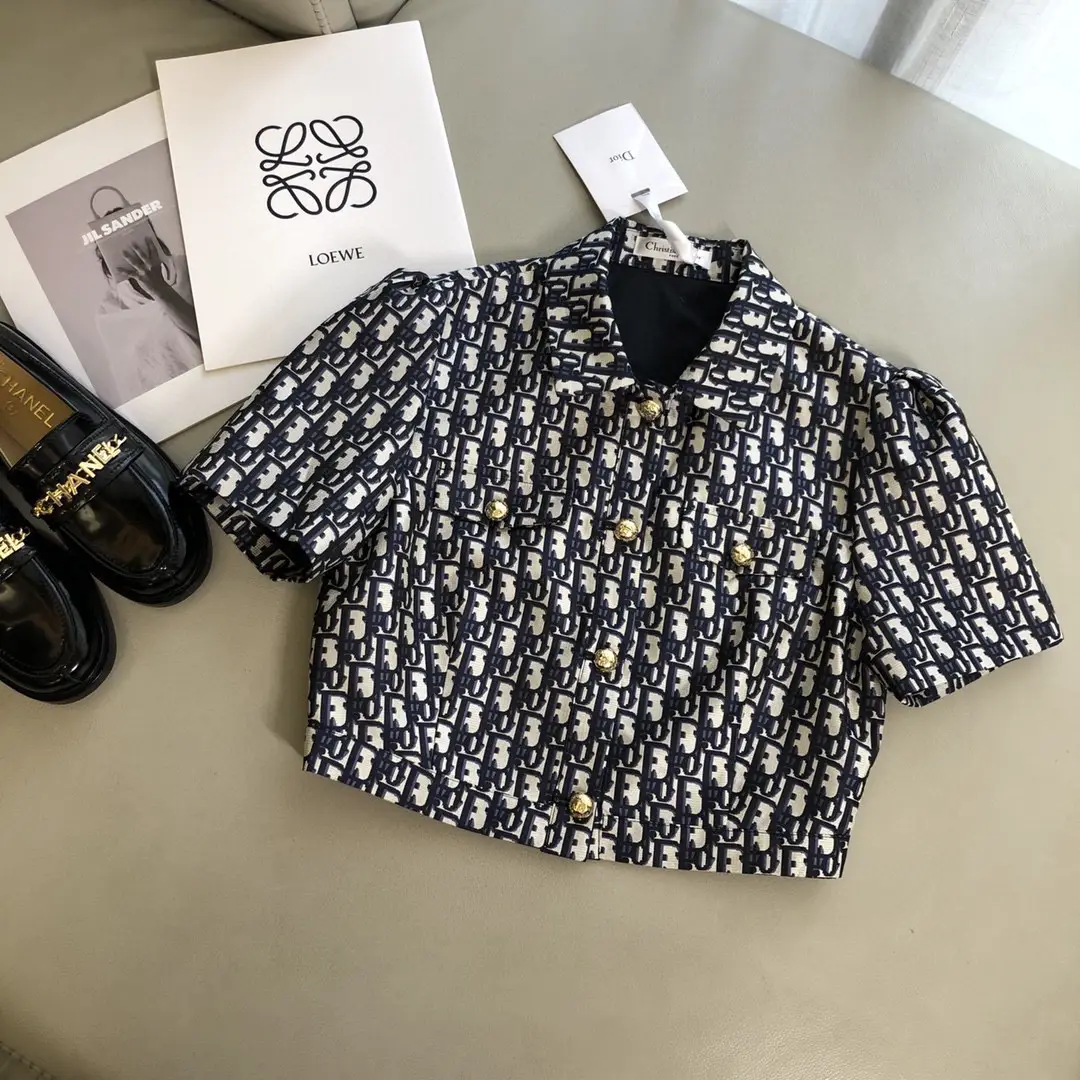 Dior ワンピース、どんな色がきれいですか？？ | Luisaが投稿した 