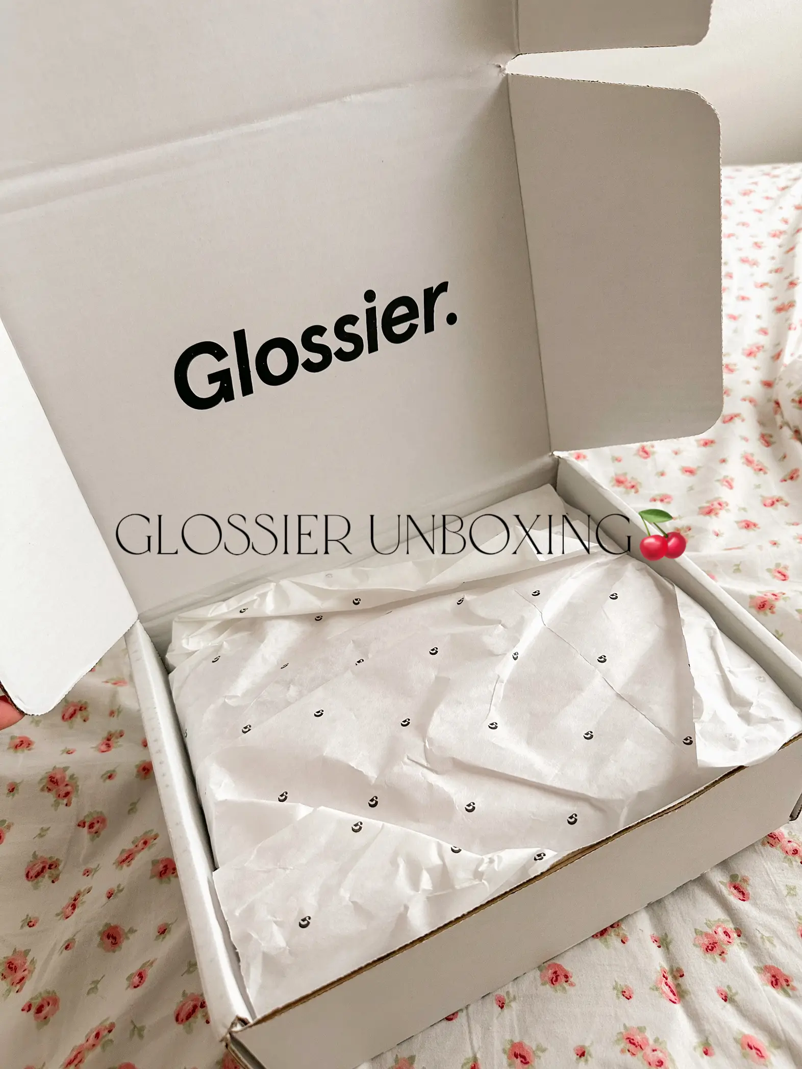 Glossier beauty bag review & unboxing! 