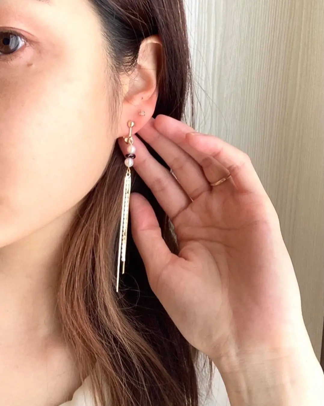 102 ブラックビーズにお花等をプラスした大人可愛いアクセピアスor