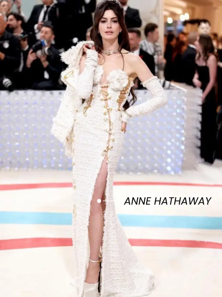 Anne Hathaway just re-wore Claudia Schiffer's Versace finale gown
