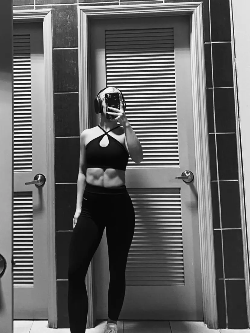 Monochrome gym outfit, Gallery posted by Alexis Farber