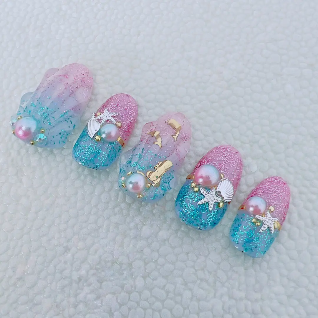 Iridescent 'mother of pearl' nails are bringing mermaidcore to