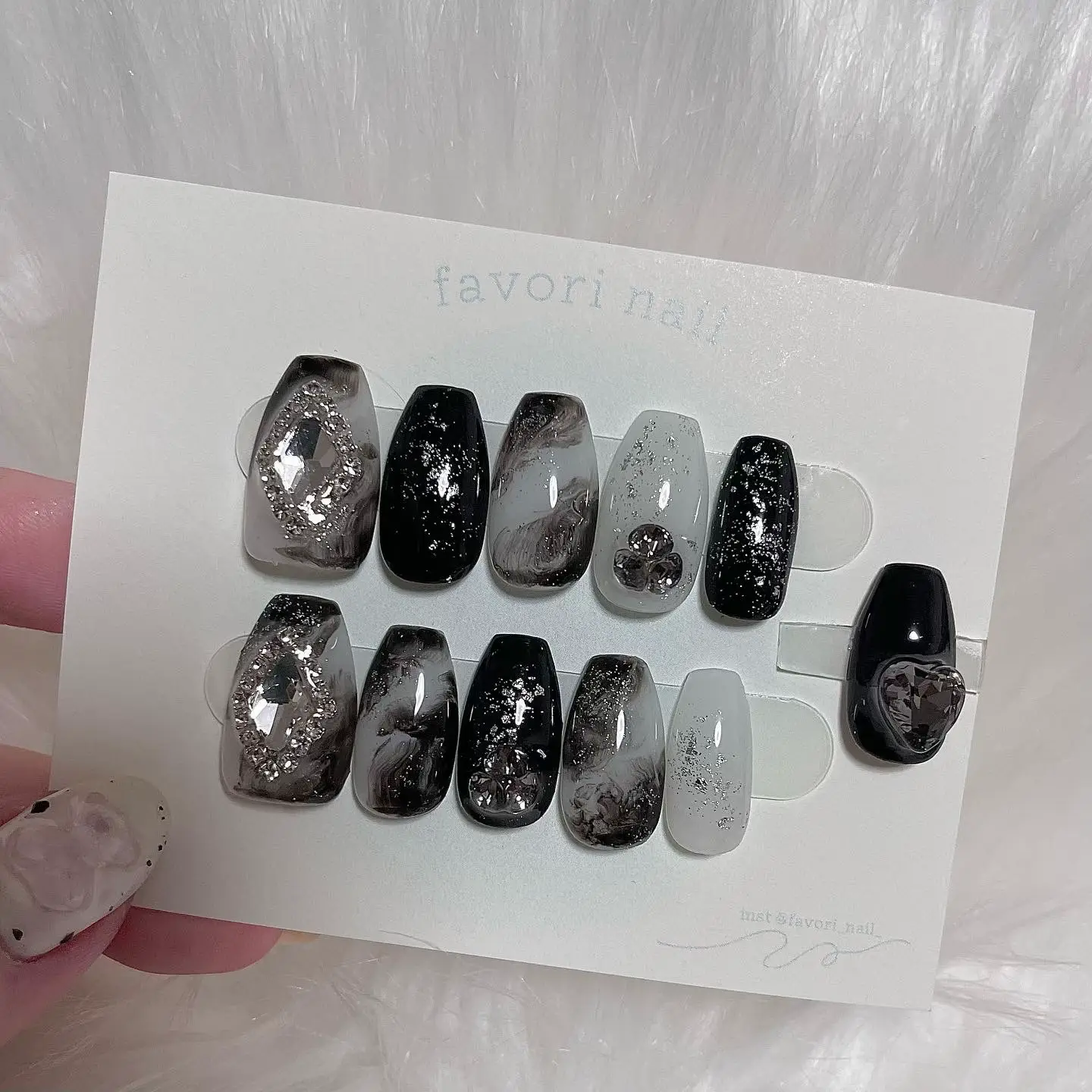 モノクロネイルチップ特集 | favori nailが投稿したフォトブック | Lemon8