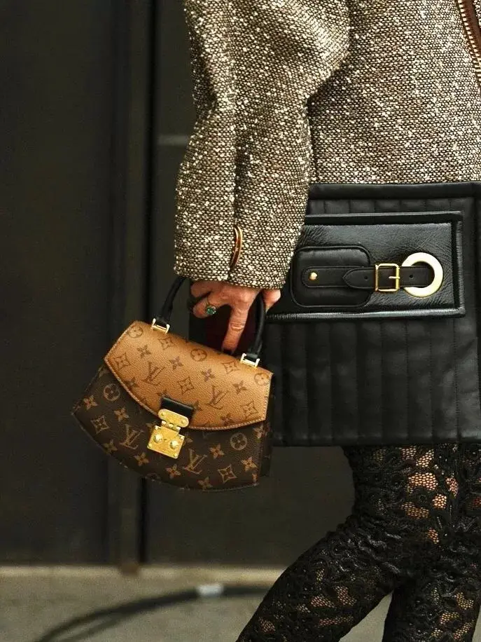 Pochette Metis  Rent Louis Vuitton Purse at Luxury Fashion Rental