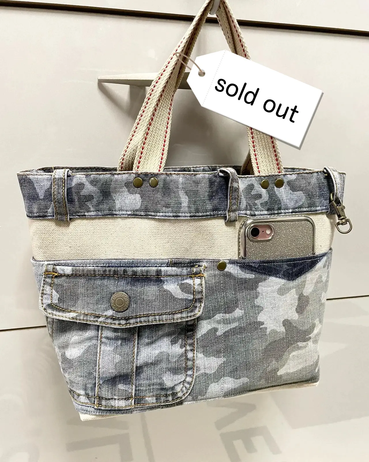 デニムリメイク、迷彩柄ちょっと大き目サロペットトートバッグ