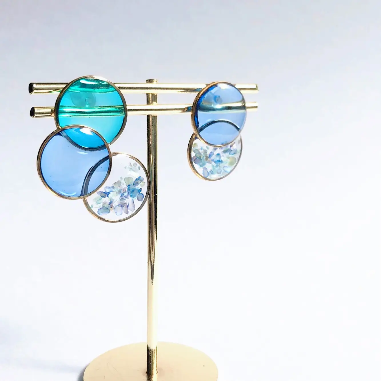 夏にぴったり！透明感抜群ブルーピアス | こまち | アクセサリー屋さん 