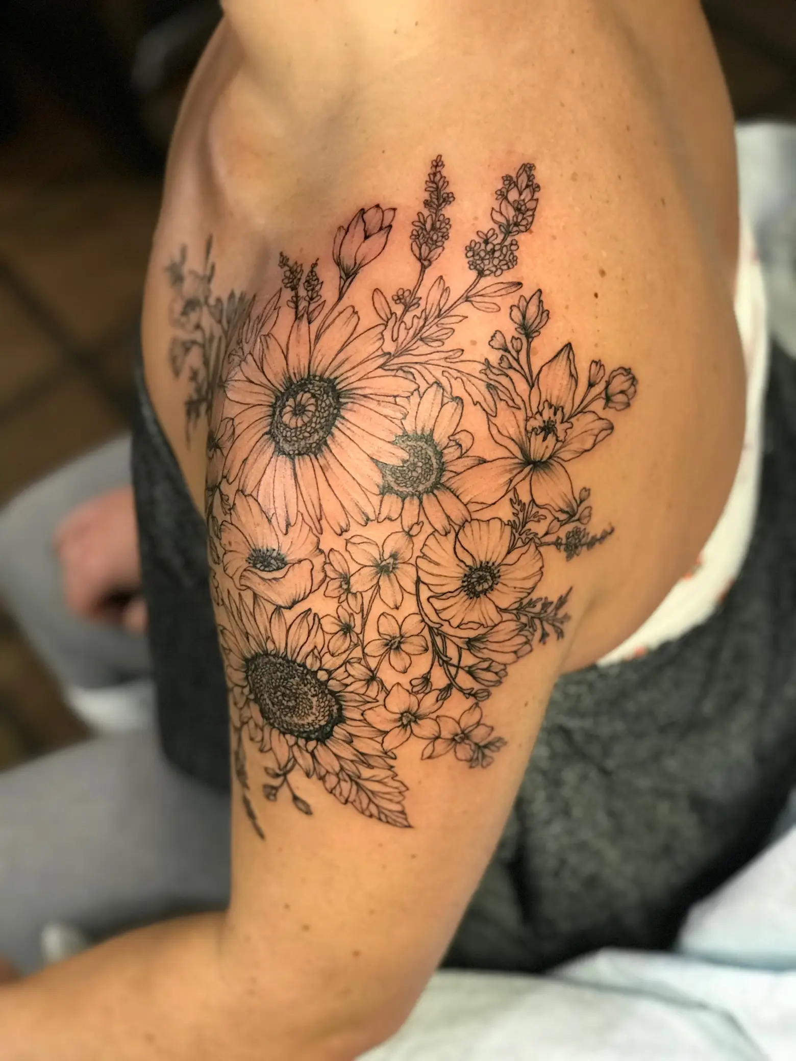 daisy shoulder tattoos